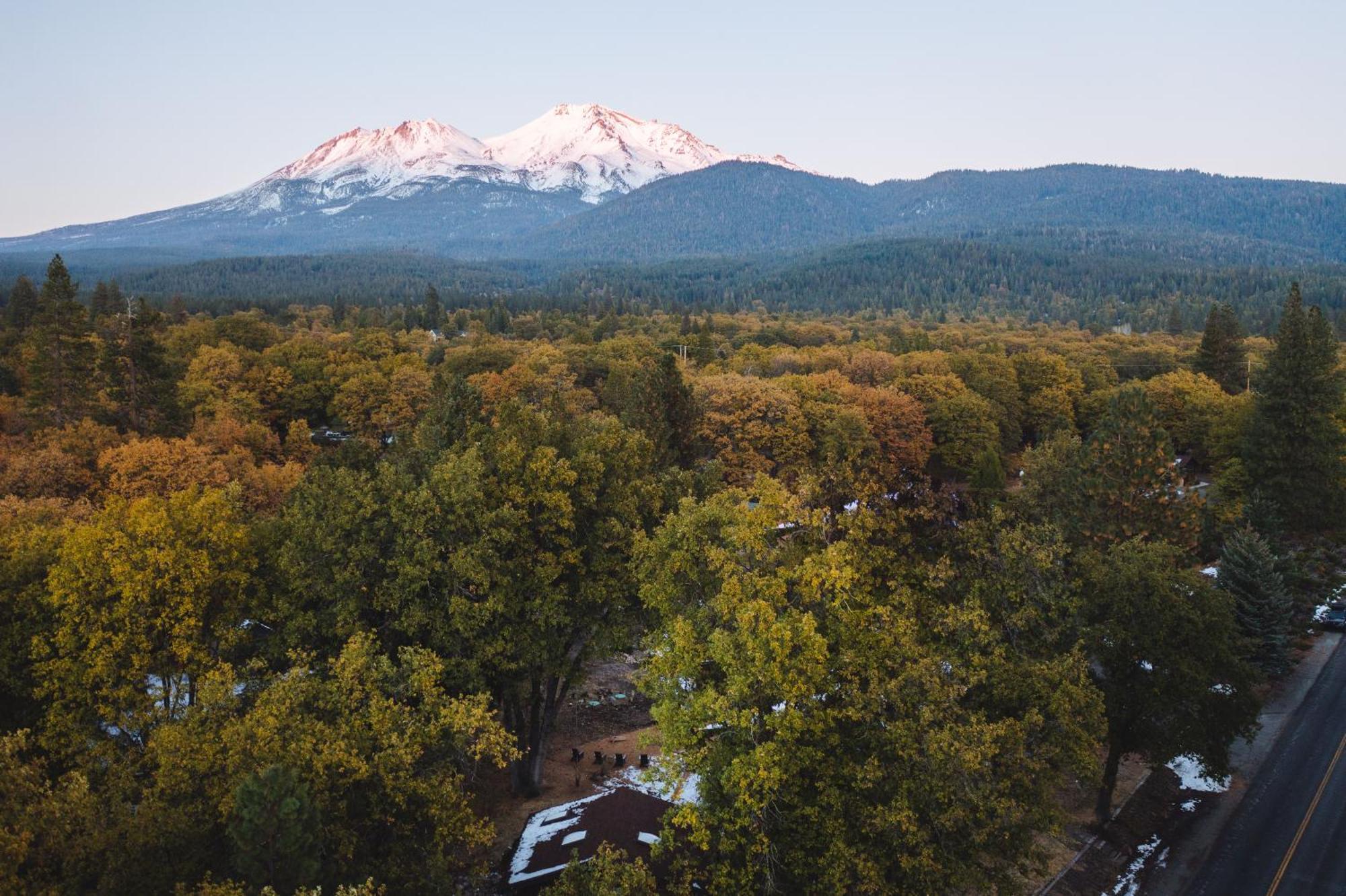 Basecamp Lodge Mount Shasta Ngoại thất bức ảnh