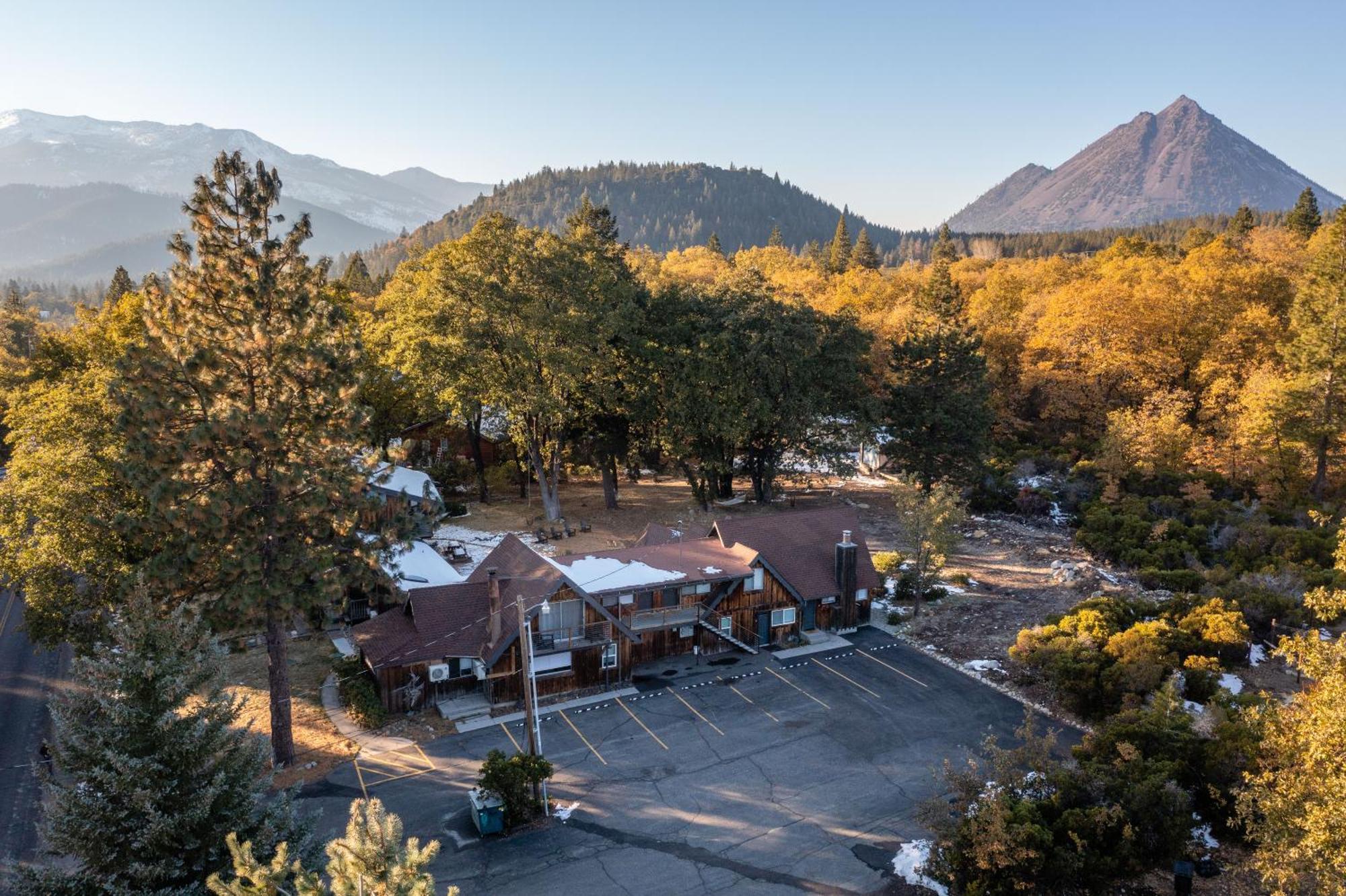 Basecamp Lodge Mount Shasta Ngoại thất bức ảnh
