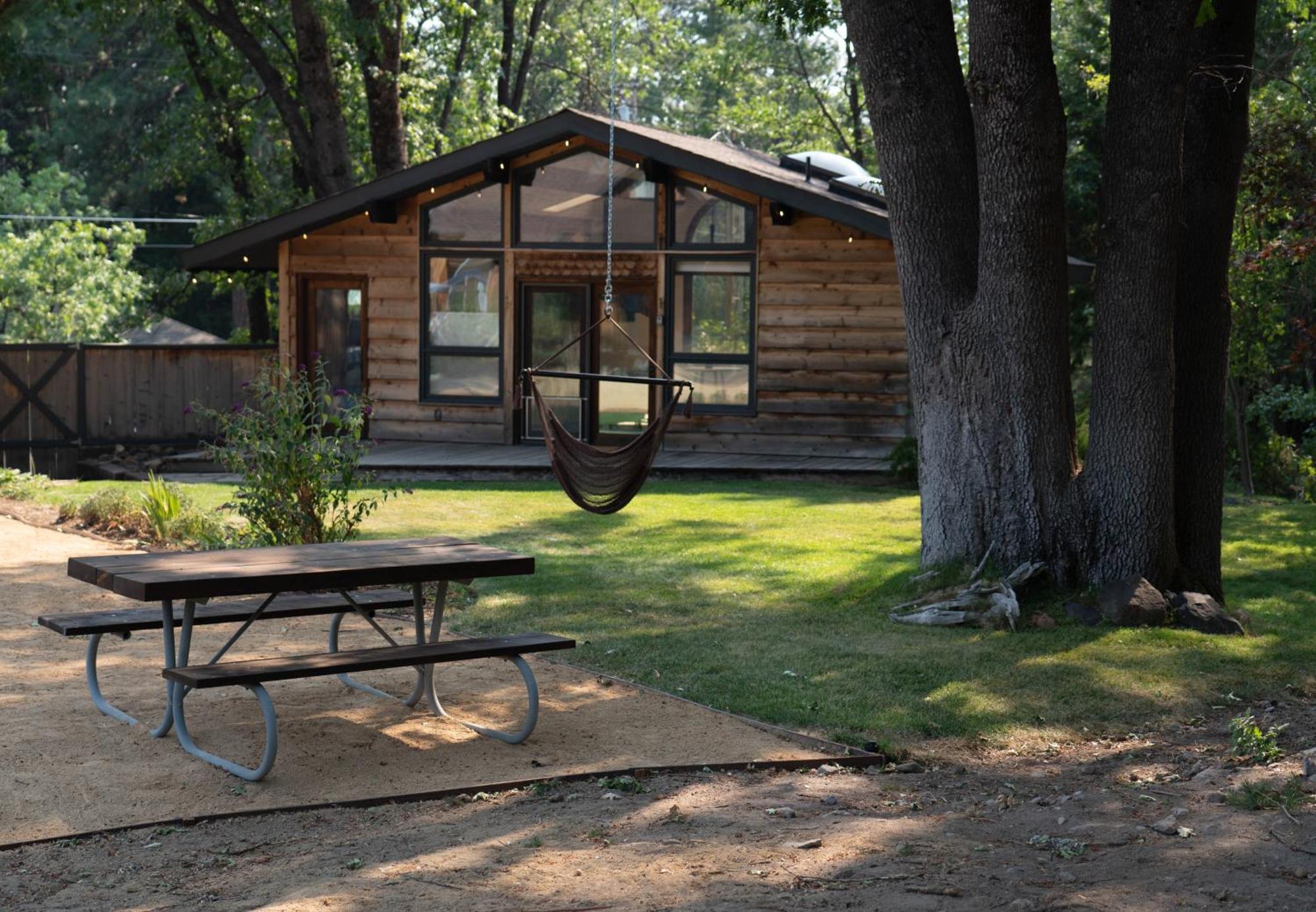 Basecamp Lodge Mount Shasta Ngoại thất bức ảnh