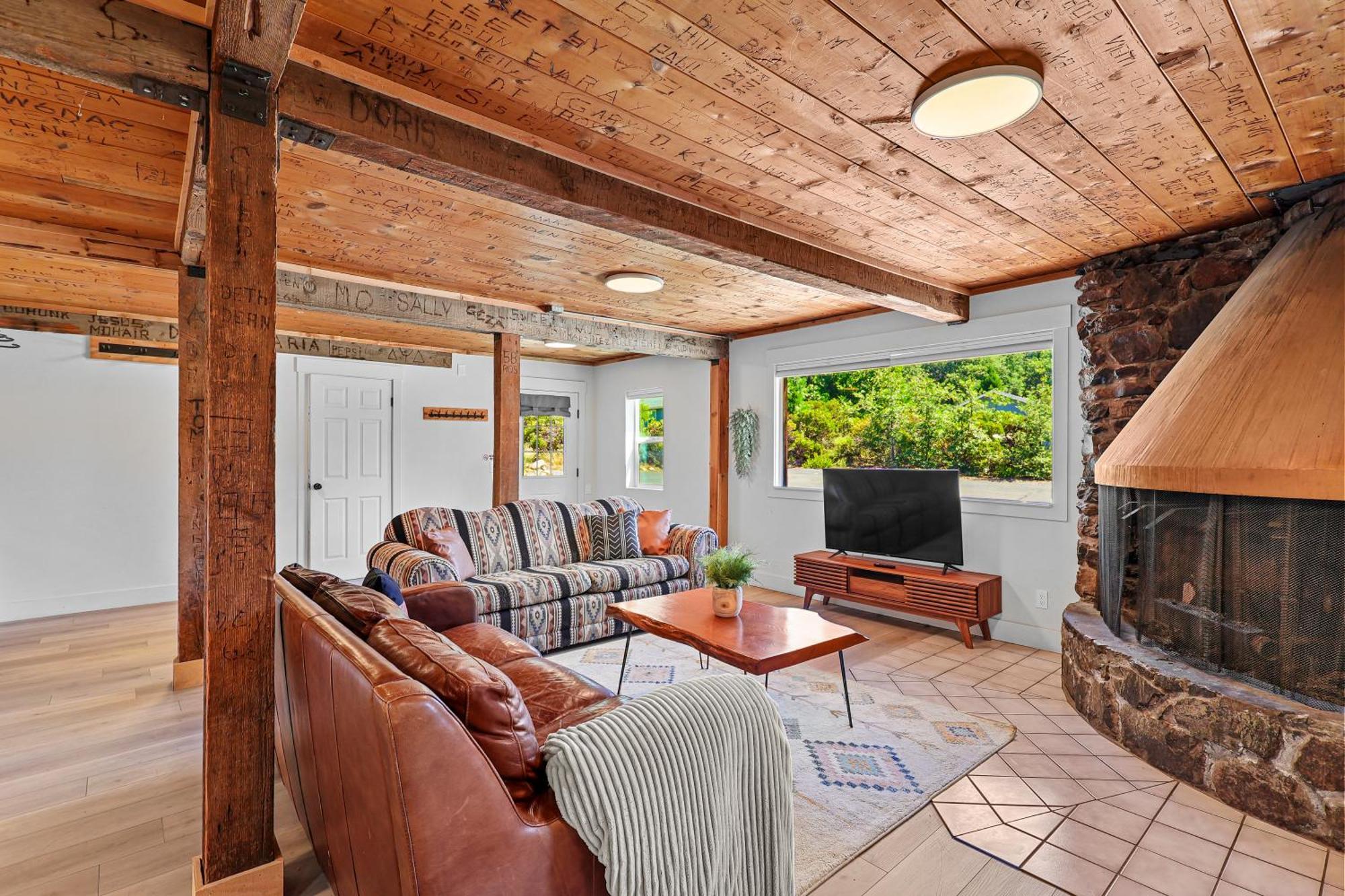 Basecamp Lodge Mount Shasta Phòng bức ảnh