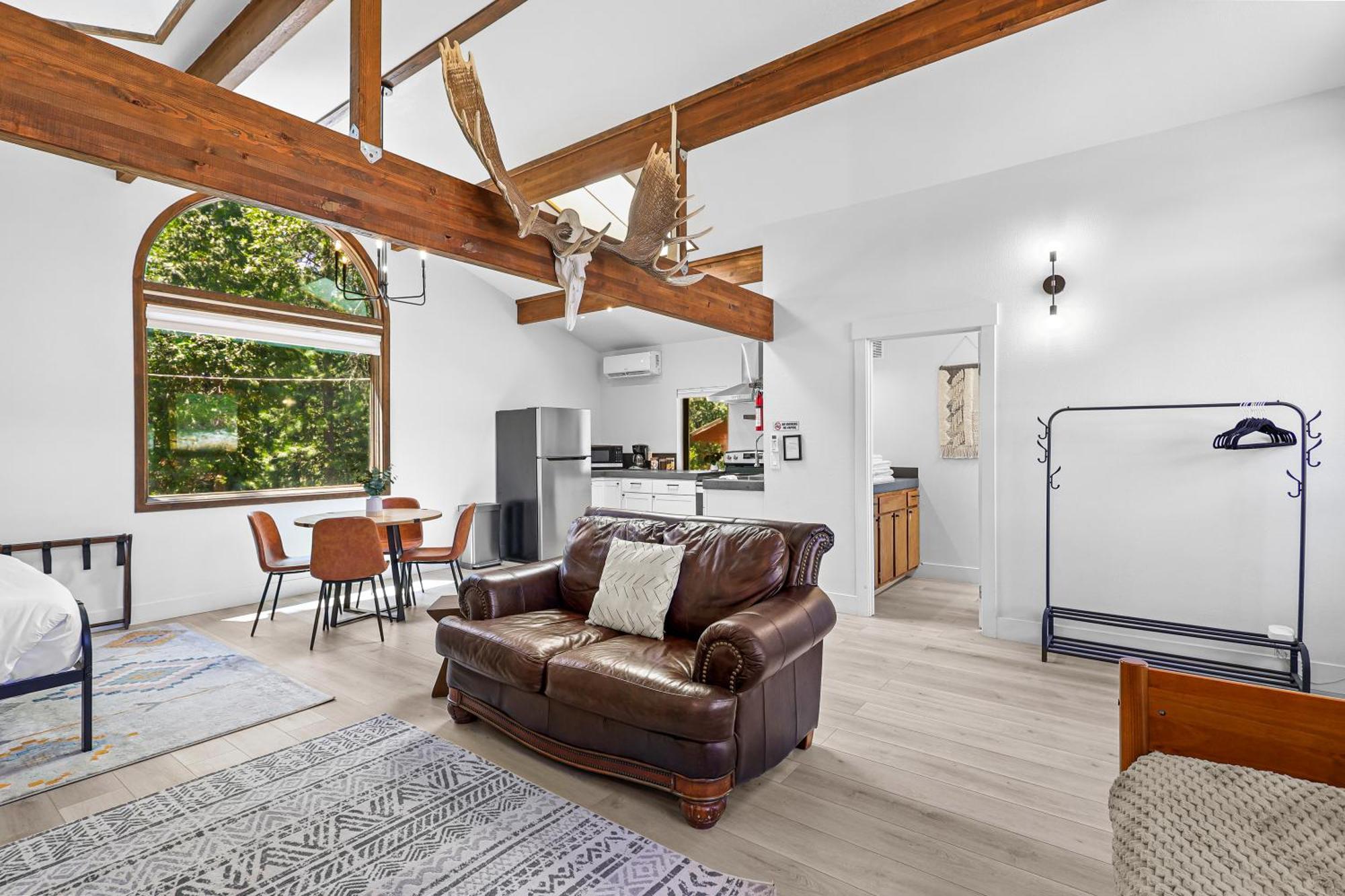 Basecamp Lodge Mount Shasta Ngoại thất bức ảnh