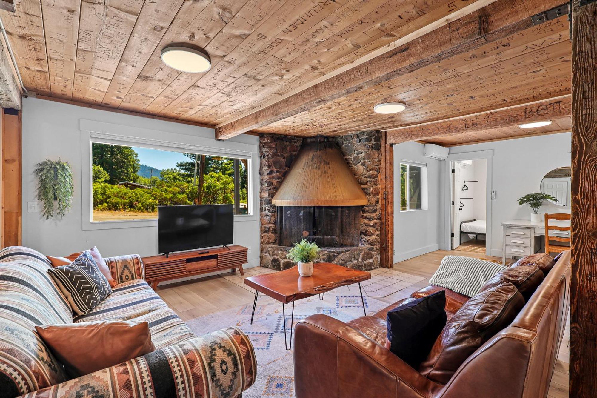 Basecamp Lodge Mount Shasta Ngoại thất bức ảnh