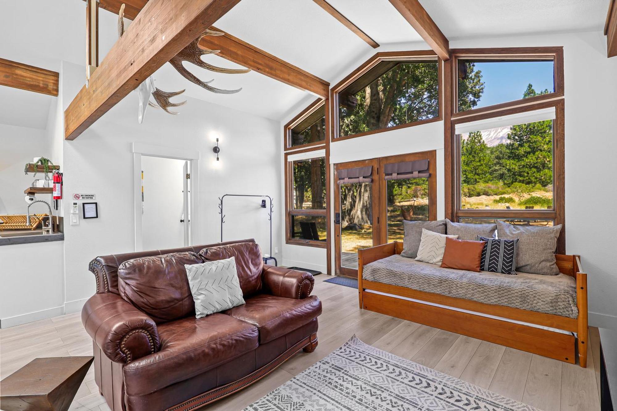 Basecamp Lodge Mount Shasta Ngoại thất bức ảnh